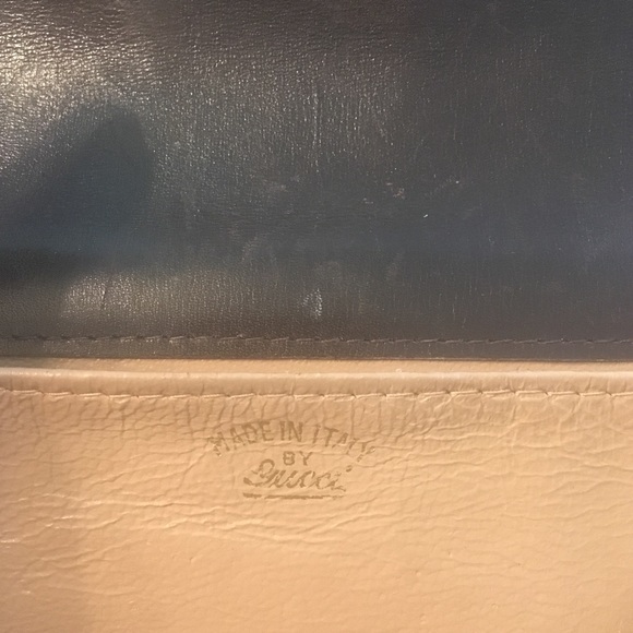 ๐บHP๐บ Adorable & Authentic Gucci CLASSIC Clutch! - Picture 4 of 8